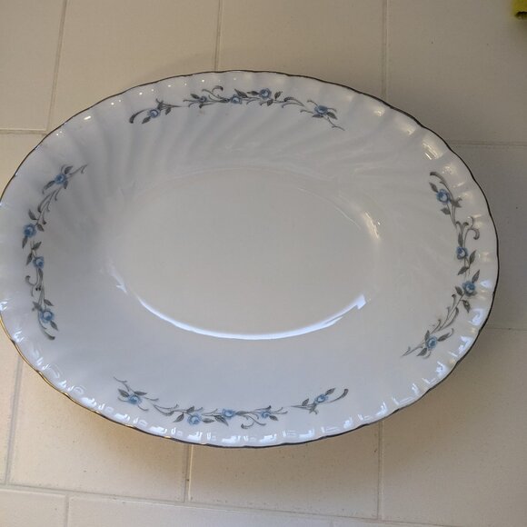 Becky Fine China of Japan 10" Oval Serving Bowl - Picture 1 of 4